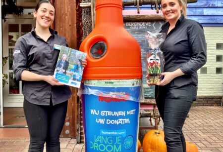 Bij het Avonturenpark Hellendoorn konden bezoekers de petsflesjes doneren aan Vang je Droom Humanitas Twente